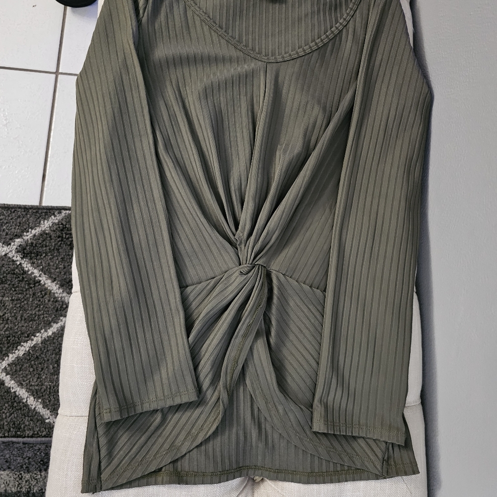 Womens Venus ribbed gathered front long sleeve army green shirt! Size med!NWOTS!